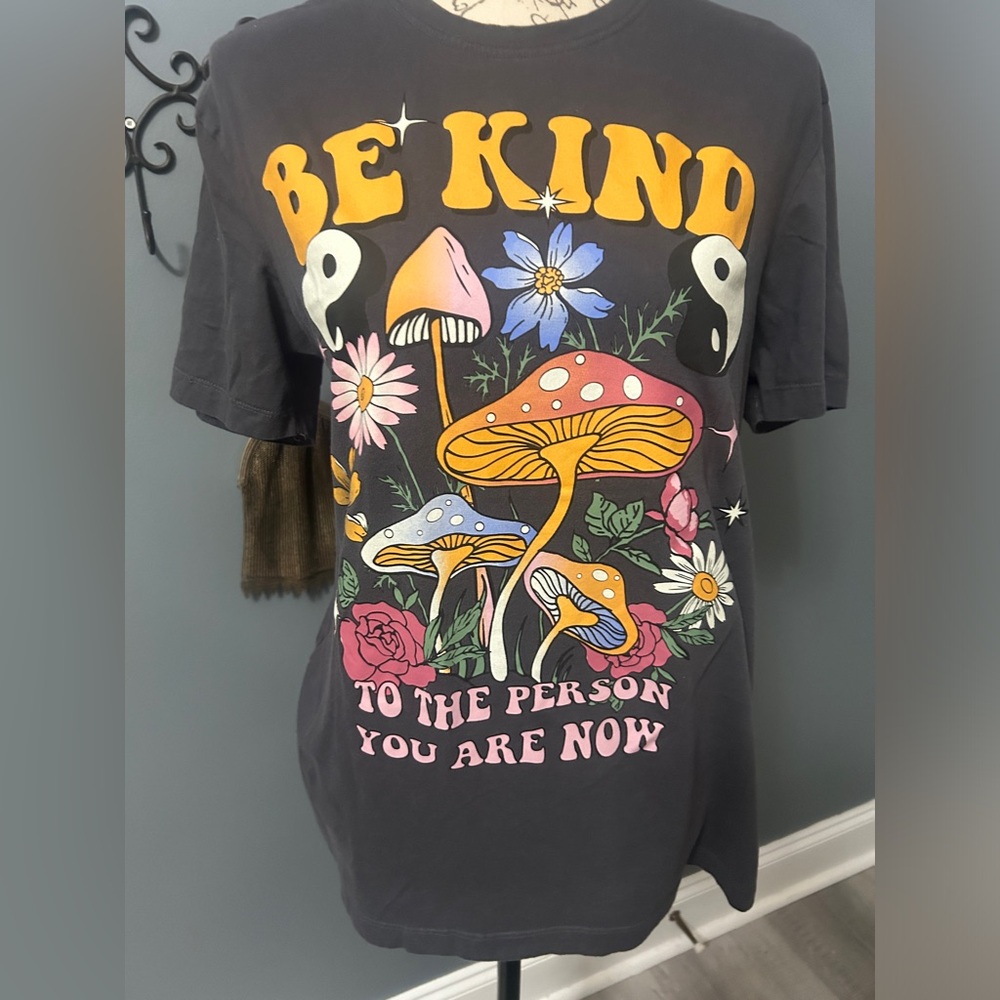 Very Good Used Condition Graphic Tee- Women’s Size Small